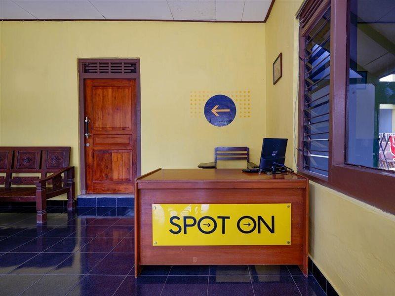 Spot On 2821 Griya Kawula Syariah Hotel Surakarta  Exterior photo