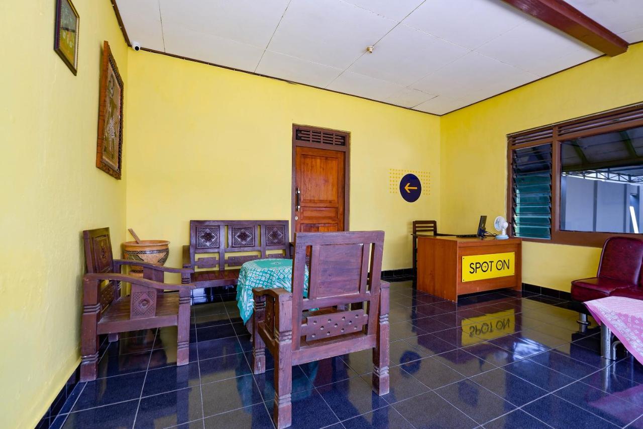 Spot On 2821 Griya Kawula Syariah Hotel Surakarta  Exterior photo